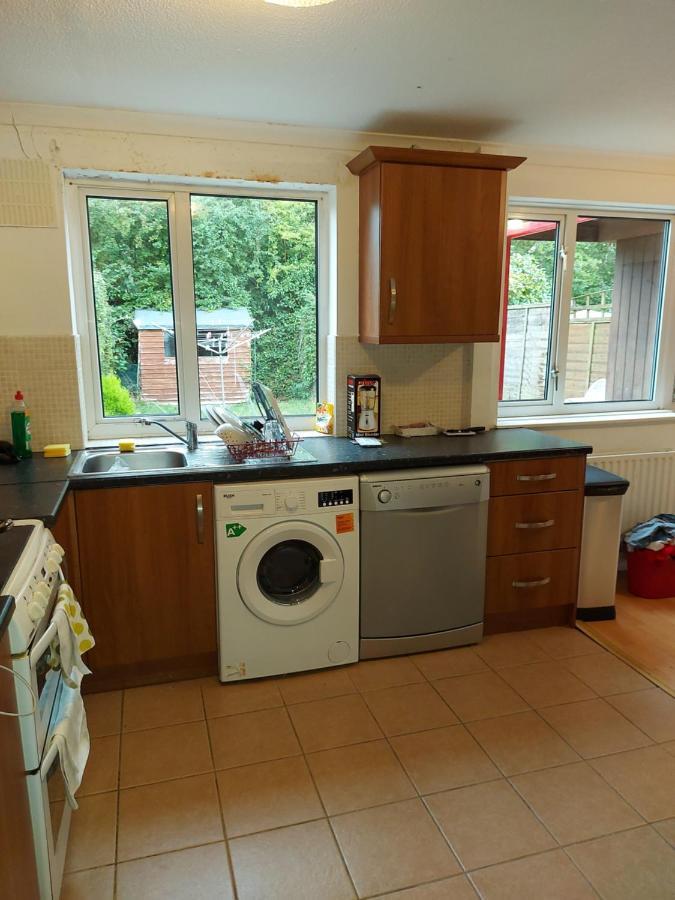 Spacious And Serene Stay Near Milton Keynes Centre Willen Buitenkant foto