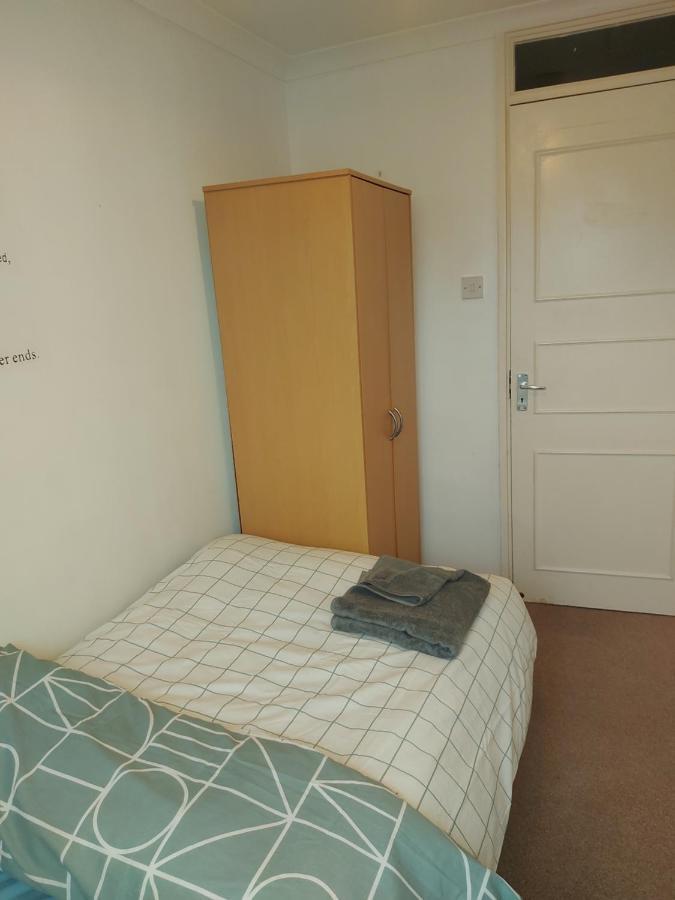 Spacious And Serene Stay Near Milton Keynes Centre Willen Buitenkant foto