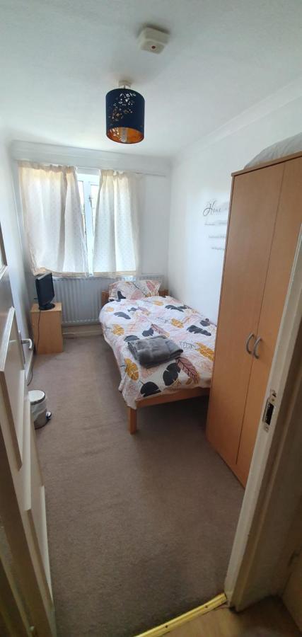 Spacious And Serene Stay Near Milton Keynes Centre Willen Buitenkant foto