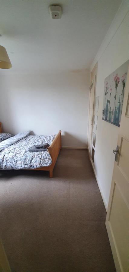 Spacious And Serene Stay Near Milton Keynes Centre Willen Buitenkant foto